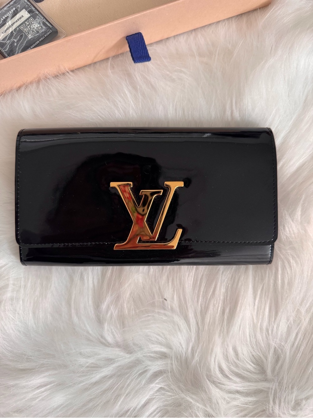 Louis Vuitton Louise Clutch Black Patent Leather.